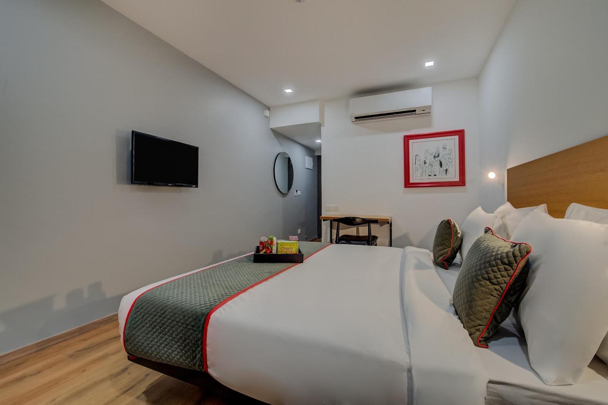 Super Townhouse Mg Road Pune Exterior photo