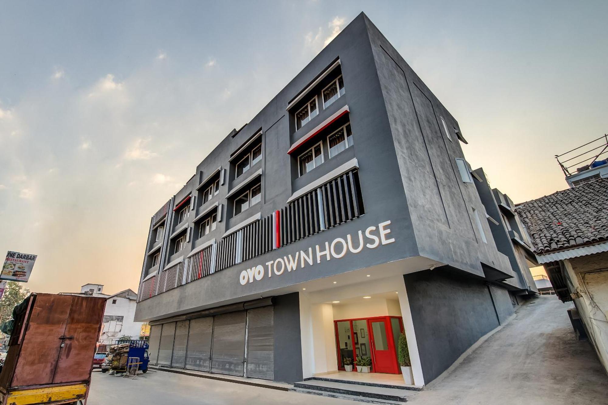 Super Townhouse Mg Road Pune Exterior photo