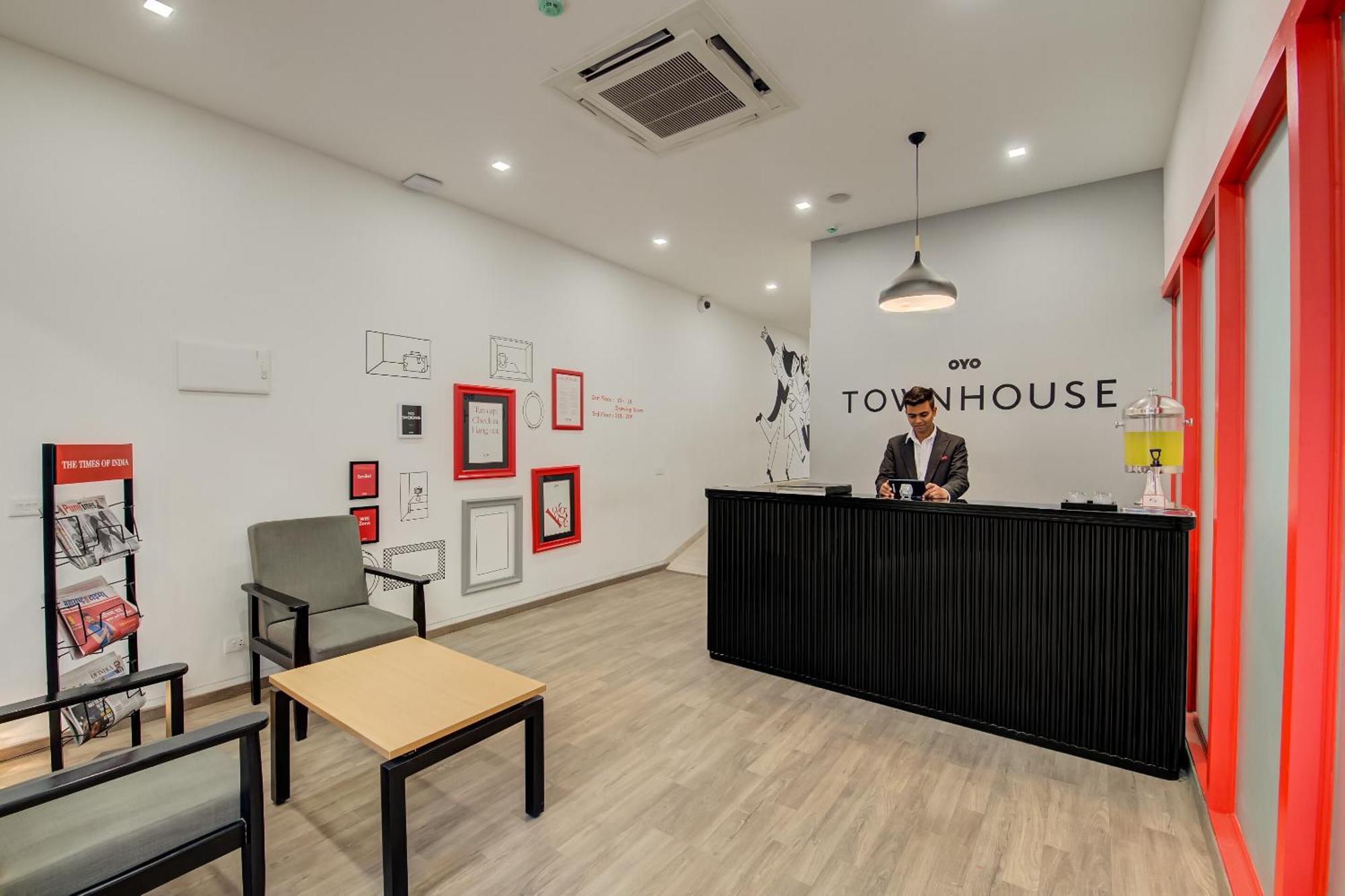 Super Townhouse Mg Road Pune Exterior photo
