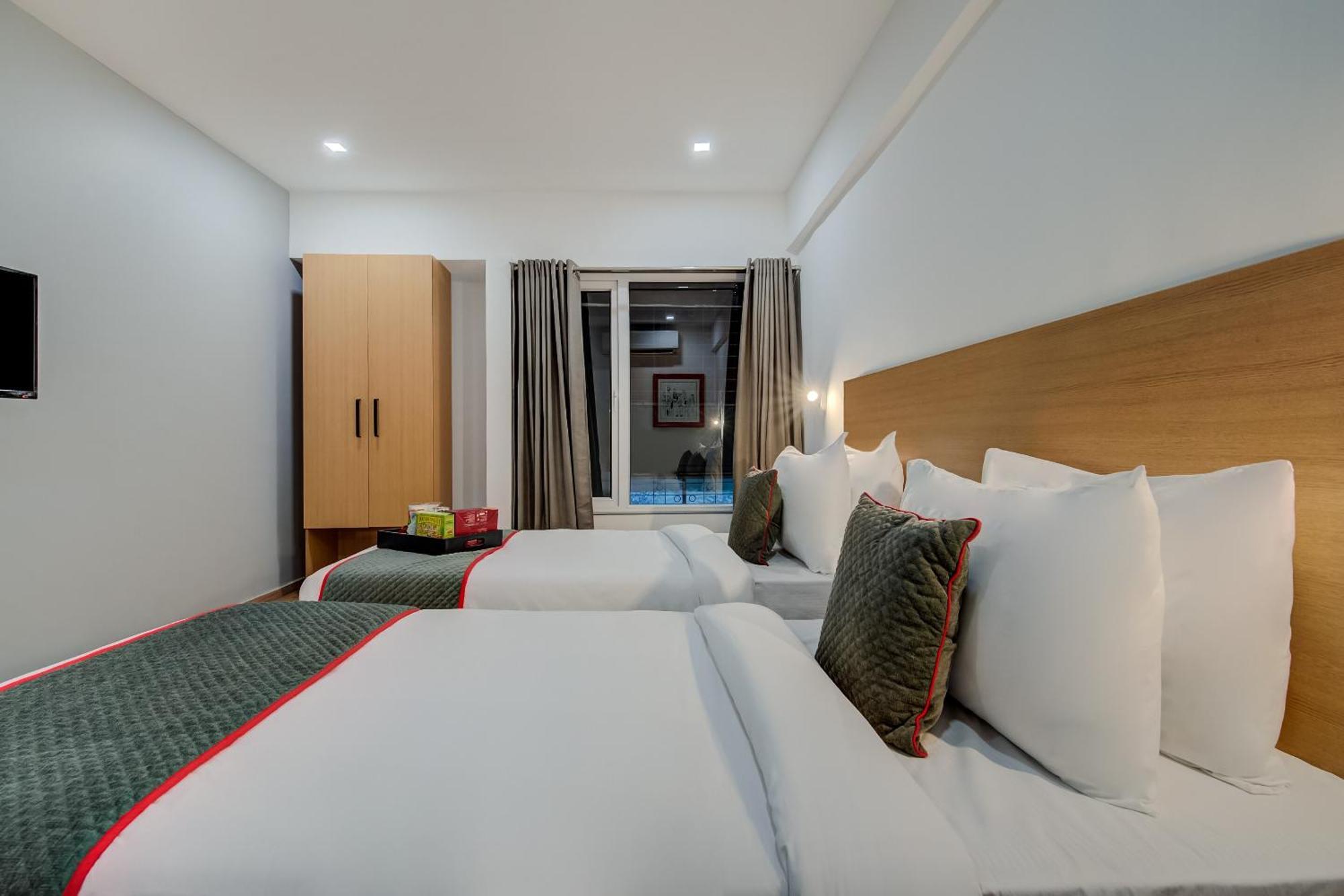 Super Townhouse Mg Road Pune Exterior photo