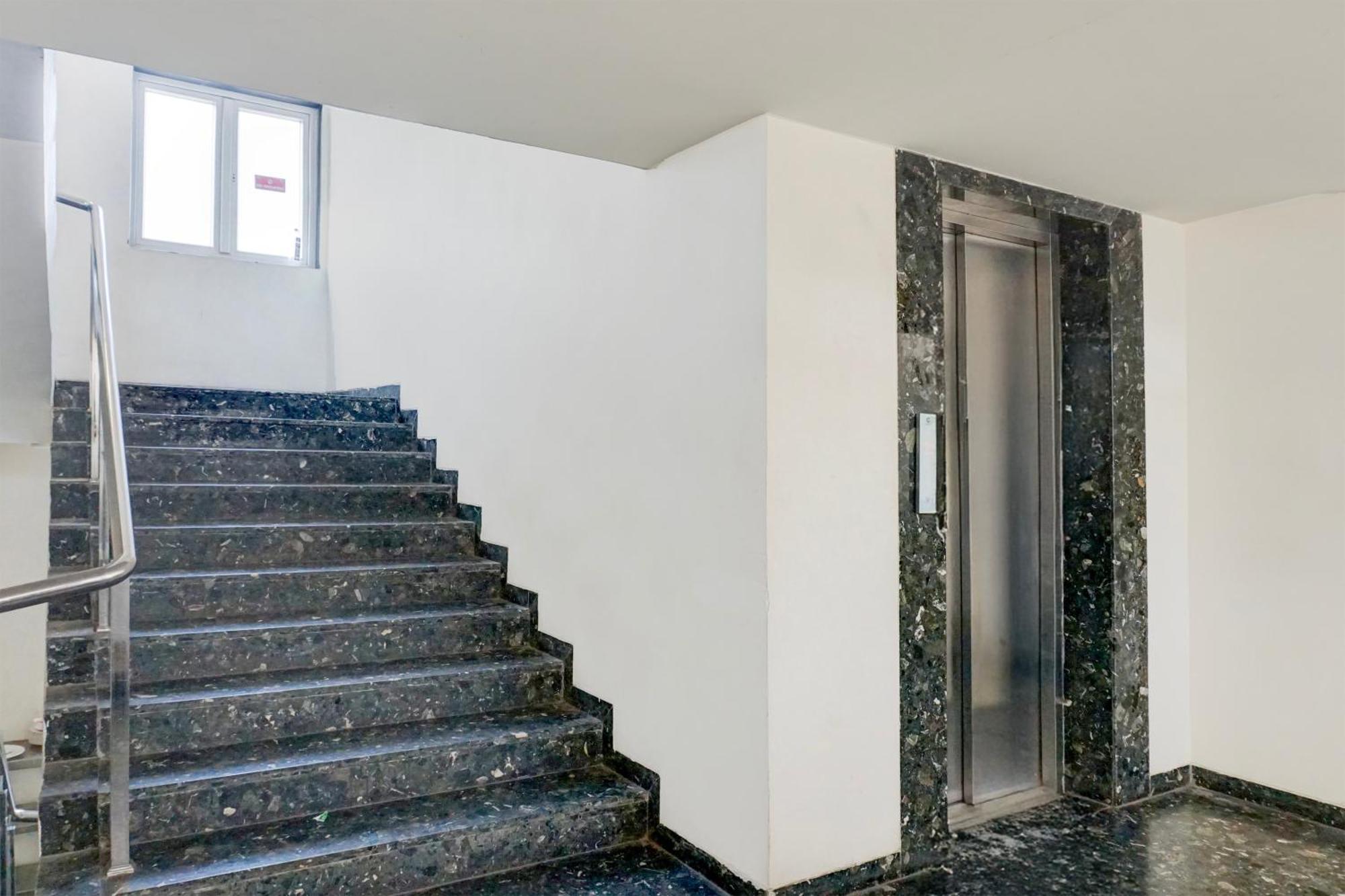Super Townhouse Mg Road Pune Exterior photo