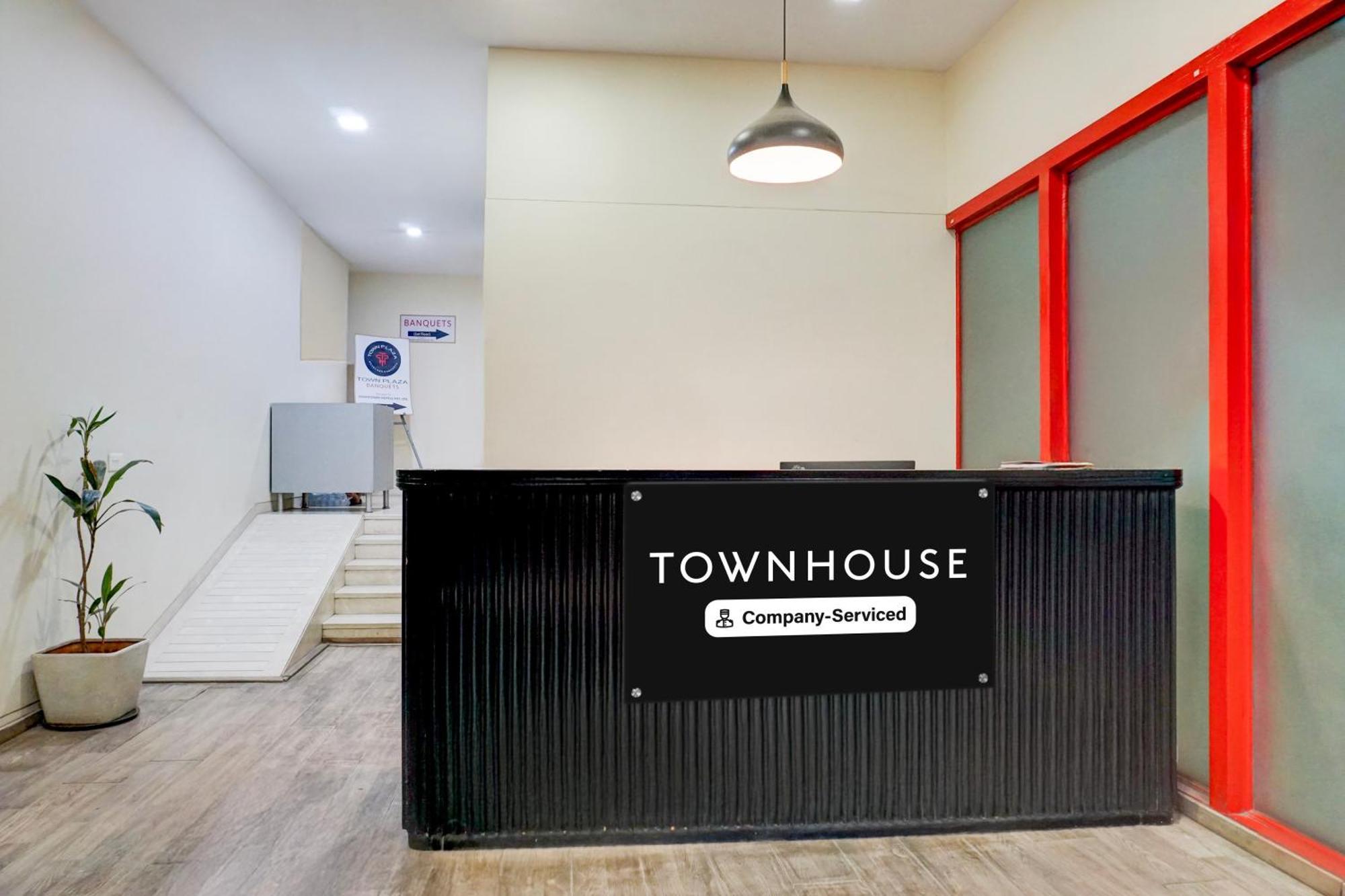 Super Townhouse Mg Road Pune Exterior photo