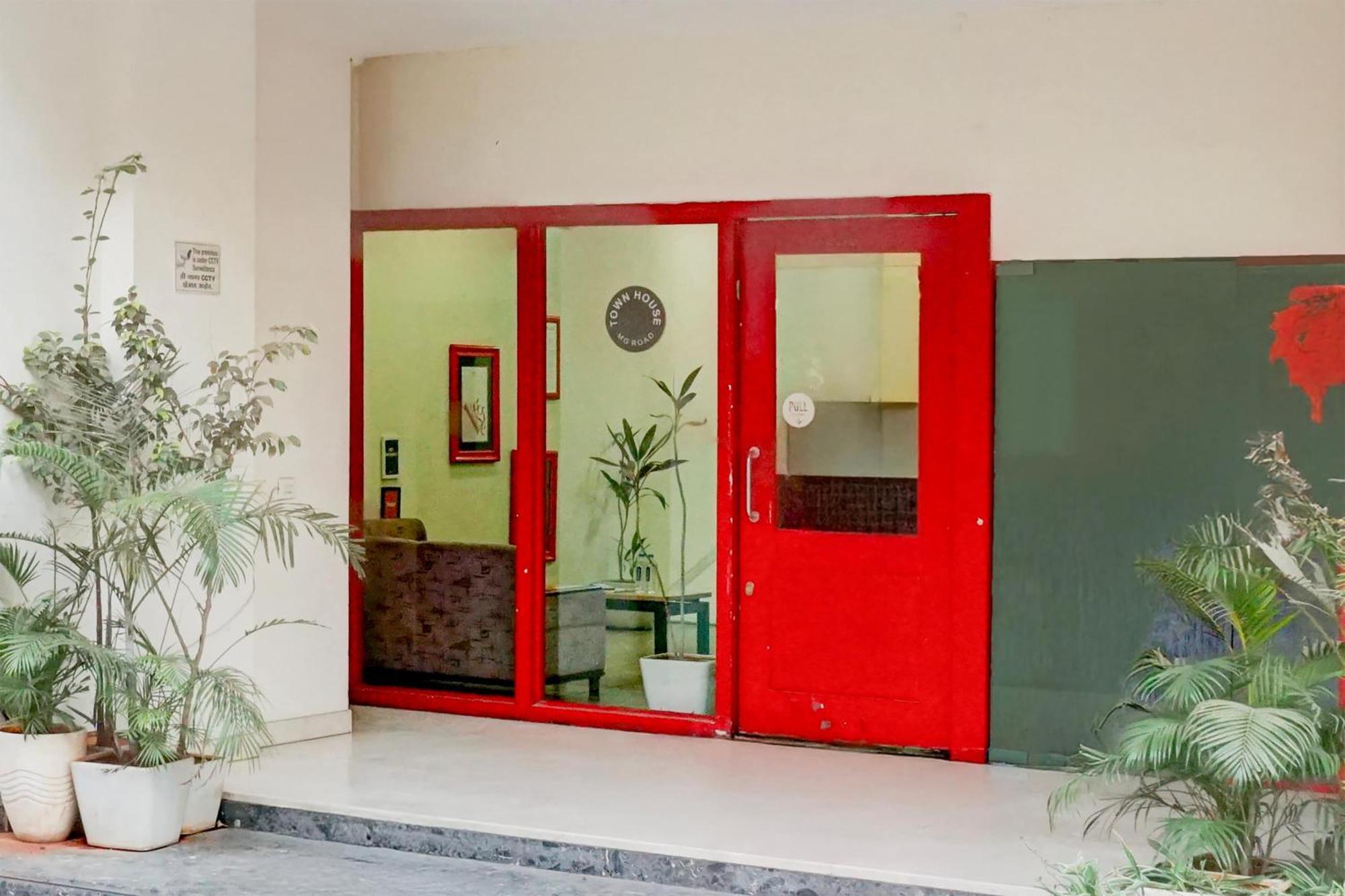 Super Townhouse Mg Road Pune Exterior photo