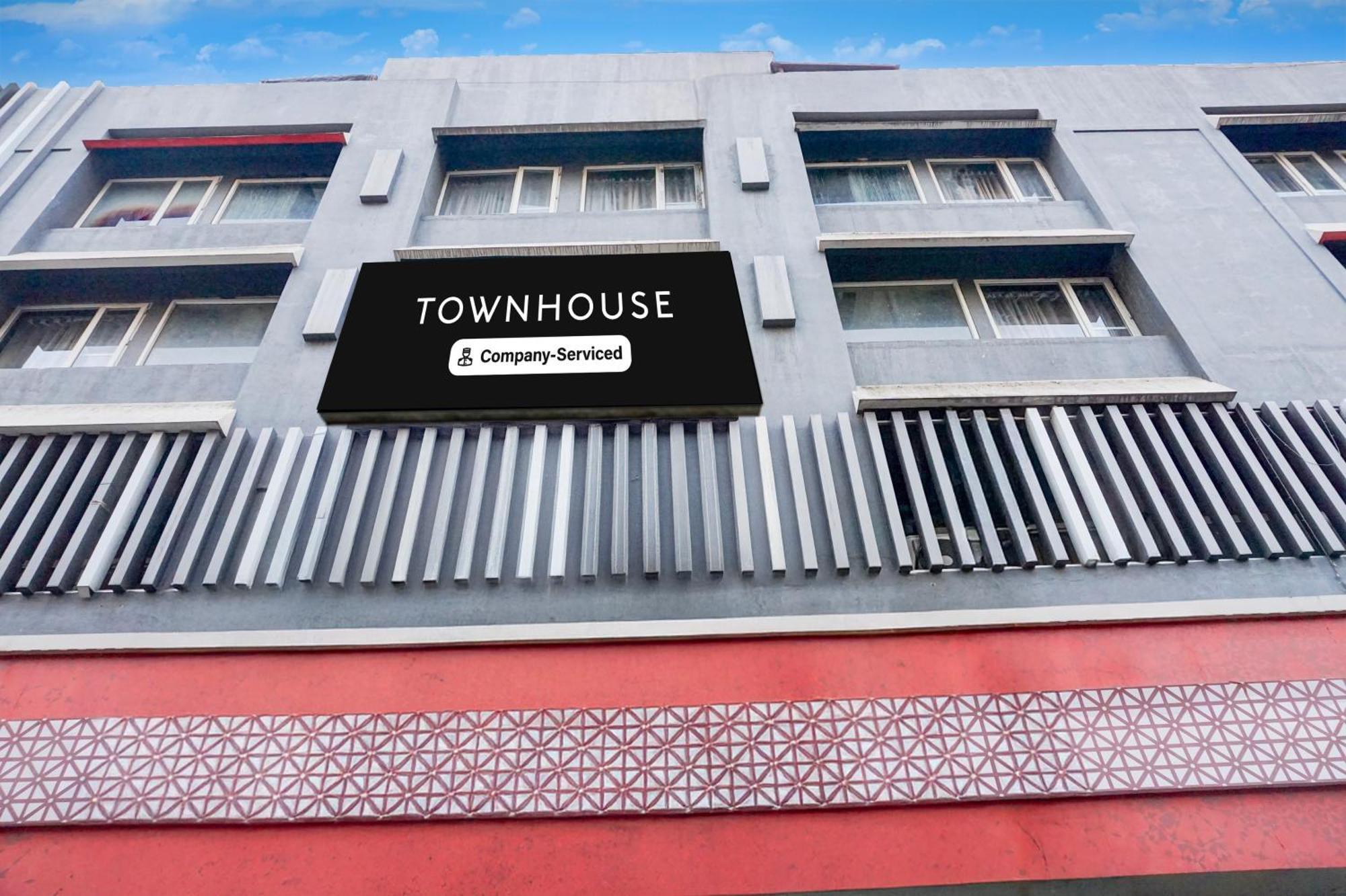 Super Townhouse Mg Road Pune Exterior photo