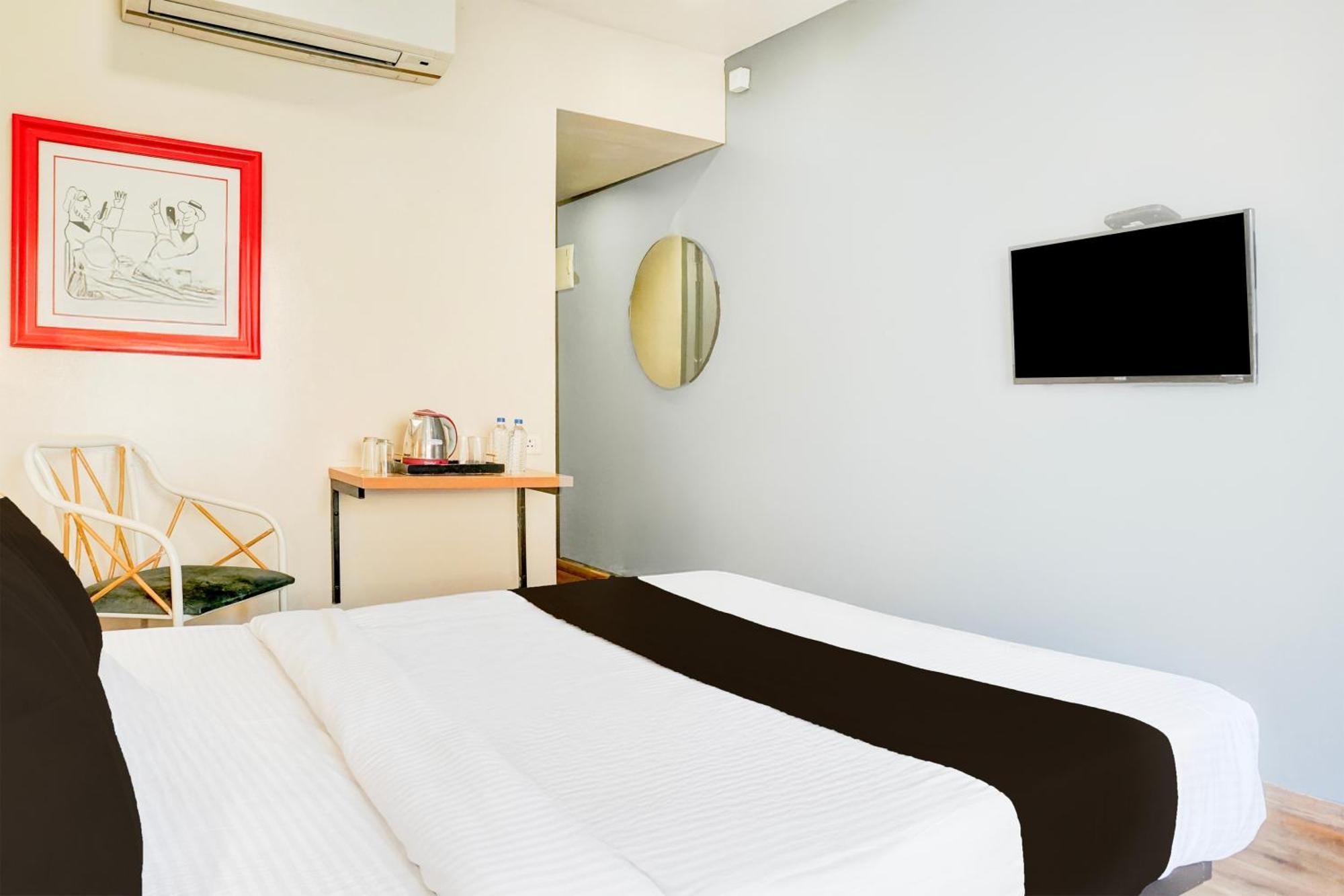 Super Townhouse Mg Road Pune Exterior photo