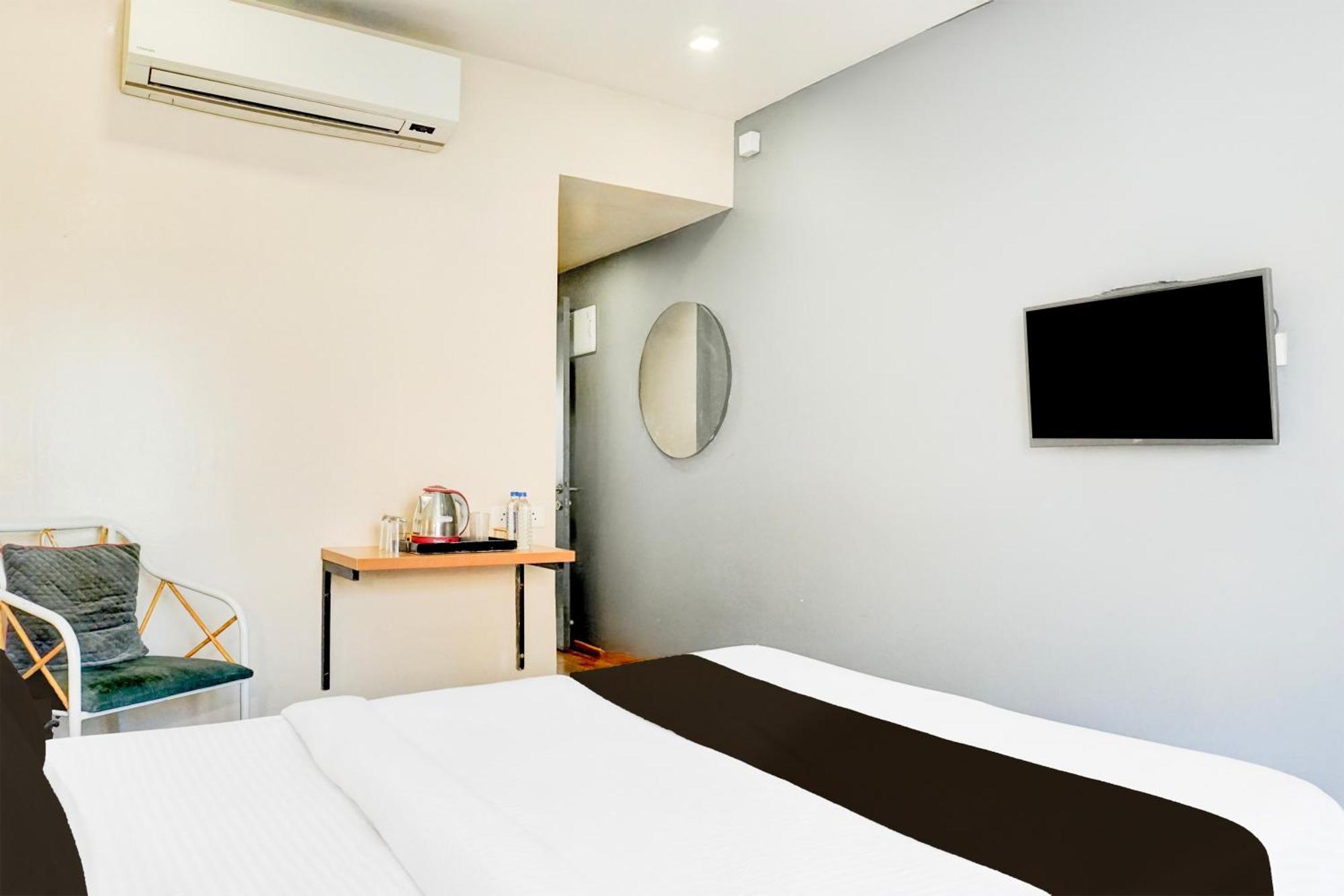 Super Townhouse Mg Road Pune Exterior photo