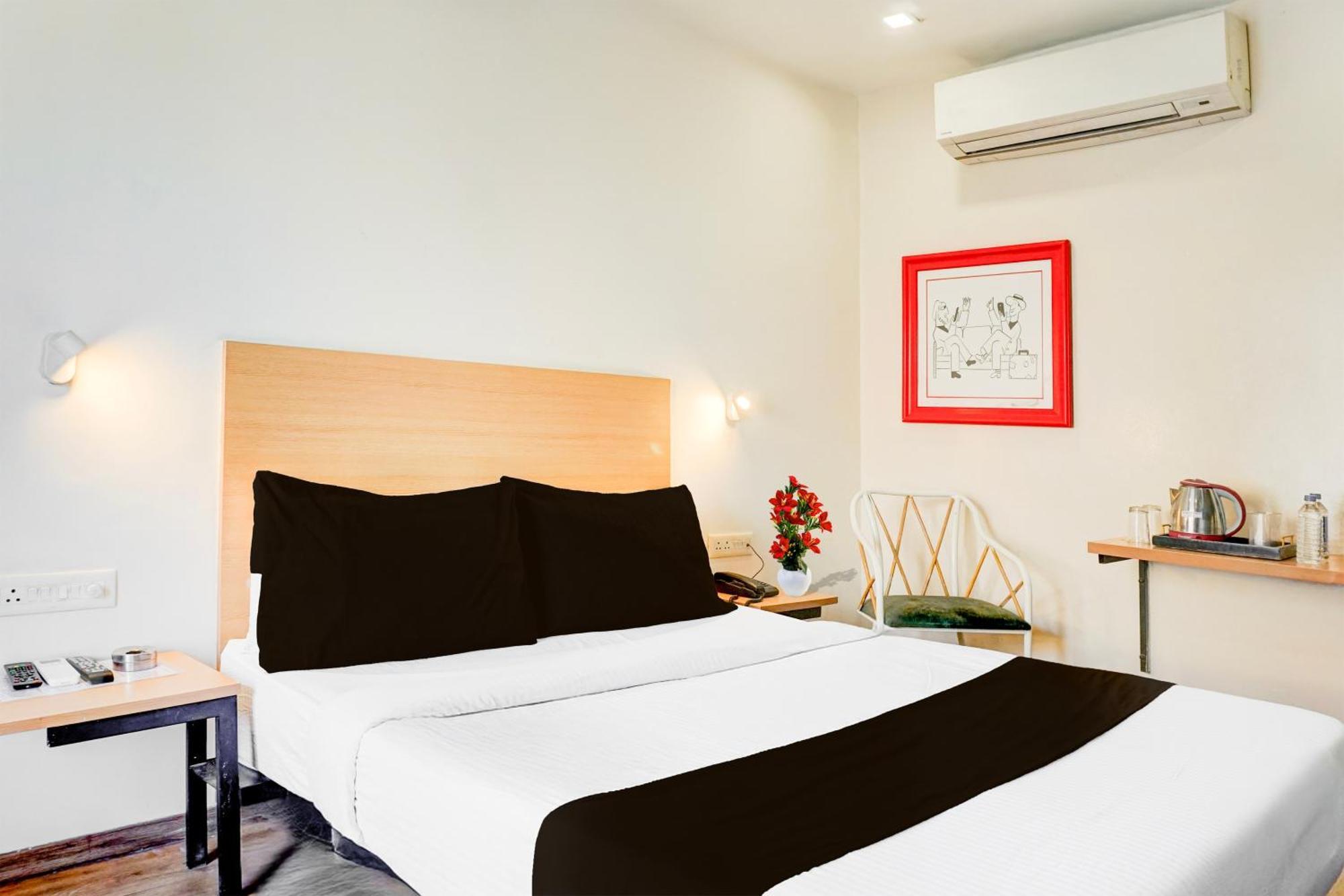 Super Townhouse Mg Road Pune Exterior photo